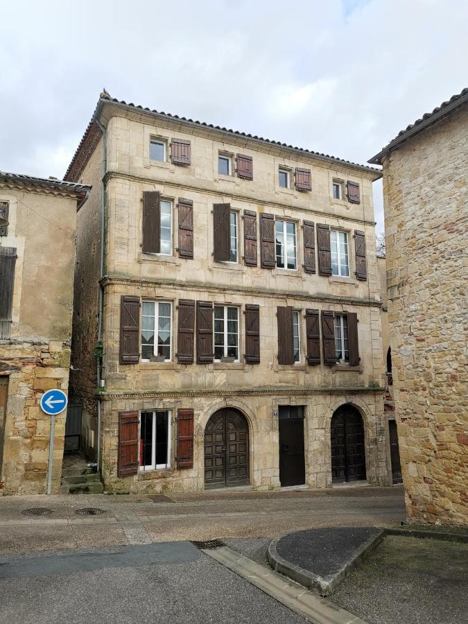 Appartement Studio atypique dans bel immeuble de 1820 à Fumel Extérieur photo