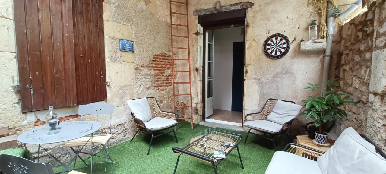 Appartement Studio atypique dans bel immeuble de 1820 à Fumel Extérieur photo